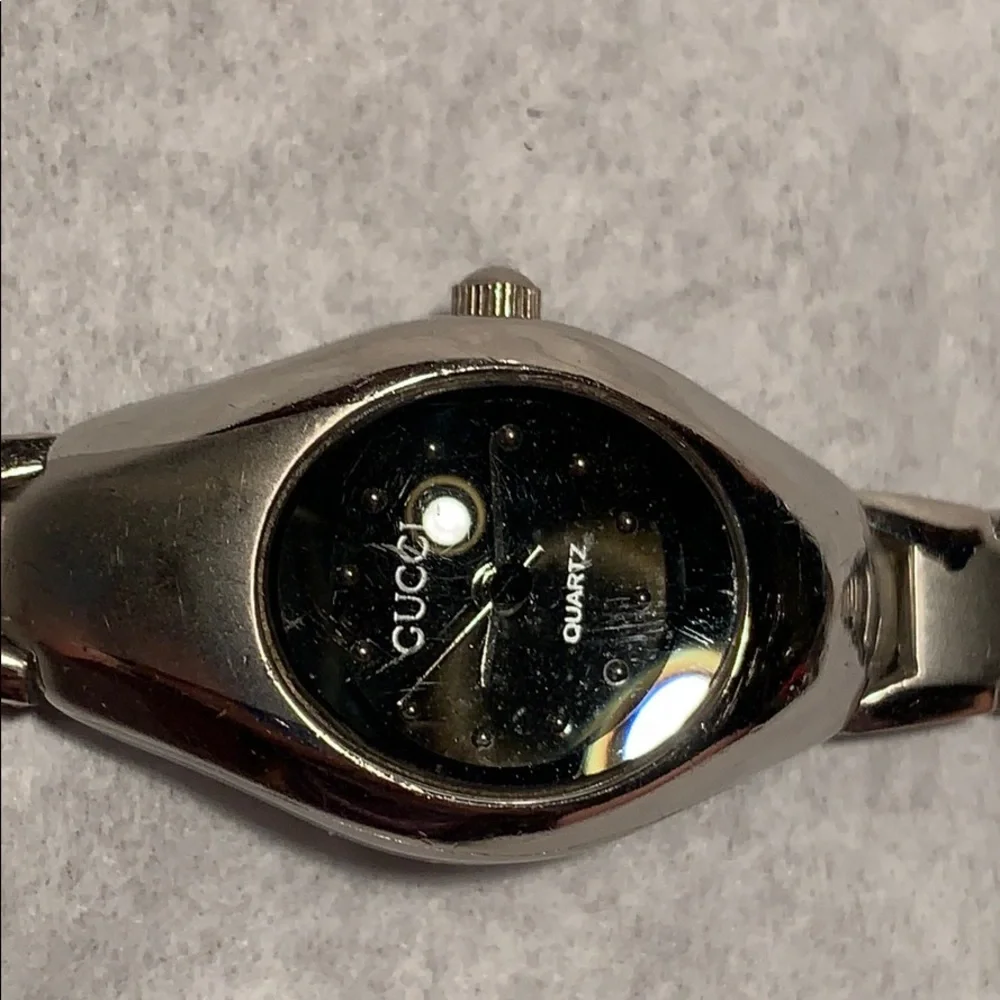 Gucci Vintage watch preloved GVC